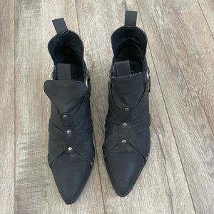 Matisse booties. good condition. size 9. very comfortable